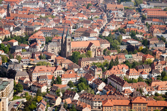 Luftbild von Innenstadt mit Kath. Kirche Mariä Himmelfahrt - Marienkirche in Landau in der Pfalz im Bundesland Rheinland-Pfalz, Deutschland
