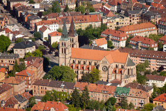 Schrägluftbild von Kath. Kirche Mariä Himmelfahrt - Marienkirche in Landau in der Pfalz im Bundesland Rheinland-Pfalz, Deutschland