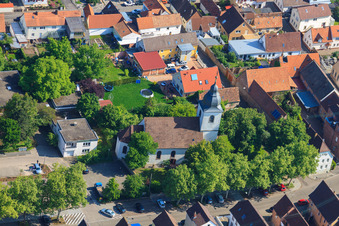 Evangelische Kirche im Ortsteil Queichheim in Landau in der Pfalz im Bundesland Rheinland-Pfalz, Deutschland