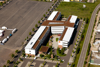 Drohnenbild von Ortsteil Queichheim in Landau in der Pfalz im Bundesland Rheinland-Pfalz, Deutschland