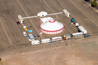 Circus- Zelt des Zirkus Sperlich's Märchentheater auf dem Messplatz im Ortsteil Queichheim in Landau in der Pfalz im Bundesland Rheinland-Pfalz, Deutschland