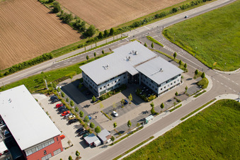 Schrägluftbild von Ortsteil Queichheim in Landau in der Pfalz im Bundesland Rheinland-Pfalz, Deutschland