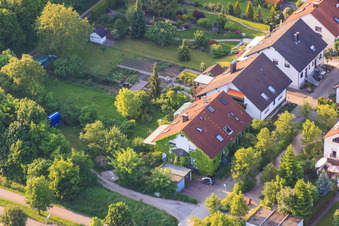 Luftaufnahme von Im Säuterich im Ortsteil Aue im Ortsteil Durlach in Karlsruhe im Bundesland Baden-Württemberg, Deutschland