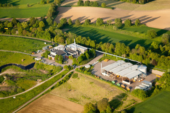 Luftbild von Gelände der aufgeschütteten Mülldeponie Karlsruhe Durlach im Ortsteil Durlach in Karlsruhe im Bundesland Baden-Württemberg, Deutschland