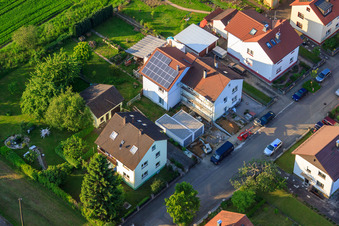 KITA Mäusenest im Ortsteil Stupferich in Karlsruhe im Bundesland Baden-Württemberg, Deutschland vom Flugzeug aus