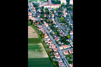 Zeppelinstraße von Osten in Kandel im Bundesland Rheinland-Pfalz, Deutschland