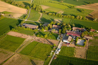Luftaufnahme von Langensteinbach, Im Steinig in Karlsbad im Bundesland Baden-Württemberg, Deutschland
