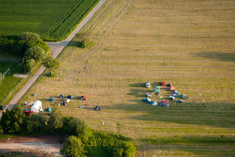 Handballpfingstturnier im Ortsteil Langensteinbach in Karlsbad im Bundesland Baden-Württemberg, Deutschland von oben