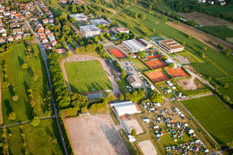 Handballpfingstturnier im Ortsteil Langensteinbach in Karlsbad im Bundesland Baden-Württemberg, Deutschland von oben gesehen