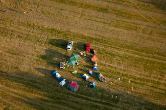 Handballpfingstturnier im Ortsteil Langensteinbach in Karlsbad im Bundesland Baden-Württemberg, Deutschland aus der Luft betrachtet