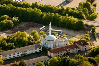 Gebäude der Moschee der DITIB Türkisch Islamische Gemeinde zu Wiesloch e.V. in Wiesloch im Bundesland Baden-Württemberg, Deutschland
