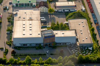Gebäude des Einrichtungshaus - Möbelmarkt der Weckesser Wohnen GmbH in Wiesloch im Bundesland Baden-Württemberg, Deutschland