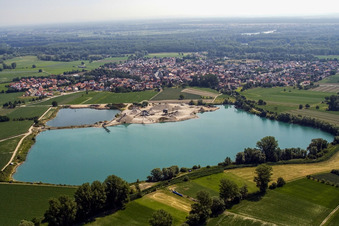Baggersee von Westen in Leimersheim im Bundesland Rheinland-Pfalz, Deutschland