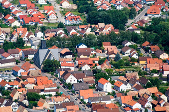 Untere Hauptstraße bis Kirche in Leimersheim im Bundesland Rheinland-Pfalz, Deutschland