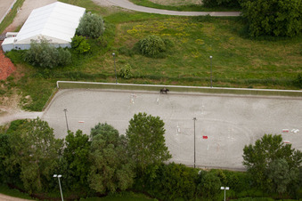 Schrägluftbild von Haras de la Née in Neewiller-près-Lauterbourg im Bundesland Bas-Rhin, Frankreich