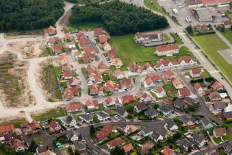 Drohnenbild von Seltz im Bundesland Bas-Rhin, Frankreich