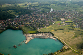 Luftbild von Gelände und Abraum- Flächen des Kies- Tagebau Gravière am Baggersee in La Wantzenau im Bundesland Bas-Rhin, Frankreich
