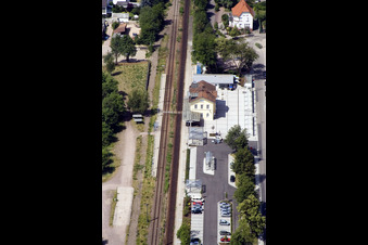 Luftbild von Bahnhof von Osten in Kandel im Bundesland Rheinland-Pfalz, Deutschland