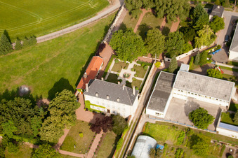 Schrägluftbild von Rettel im Bundesland Moselle, Frankreich