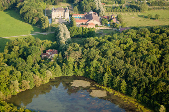 Luftbild von Manom, Château de La Grange im Bundesland Moselle, Frankreich