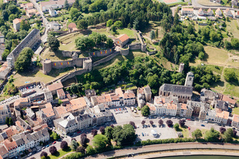 Sierck-les-Bains im Bundesland Moselle, Frankreich von oben
