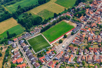 Luftaufnahme von TSG Fussballplatz in Jockgrim im Bundesland Rheinland-Pfalz, Deutschland