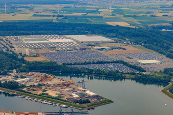 Luftbild von Mercedes-Benz Global Logistics Center GLC auf der Insel Grün in Germersheim im Bundesland Rheinland-Pfalz, Deutschland
