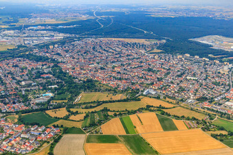 Stadtansicht von Süden in Hockenheim im Bundesland Baden-Württemberg, Deutschland