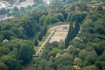 Luftaufnahme von Ehrenfriedhof im Ortsteil Königstuhl in Heidelberg im Bundesland Baden-Württemberg, Deutschland
