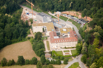 Klinikgelände des Rehabilitationszentrums der Rehaklinik Kliniken Schmieder (Speyerer Hof) in Heidelberg im Ortsteil Königstuhl im Bundesland Baden-Württemberg, Deutschland