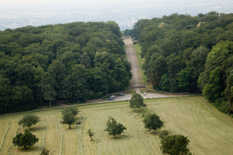 Schrägluftbild von Ehrenfriedhof im Ortsteil Königstuhl in Heidelberg im Bundesland Baden-Württemberg, Deutschland
