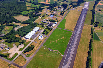 Ehemaliger militärischen Flugplatz/Fliegerhorst Pferdsfeld (ICAO-Code: ETSP) im Ortsteil Industrie- und Gewerbegebiet Pferdsfeld im Ortsteil Dörndich in Bad Sobernheim im Bundesland Rheinland-Pfalz, Deutschland