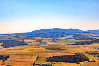 Donnersberg von Nordwesten in Dannenfels im Bundesland Rheinland-Pfalz, Deutschland