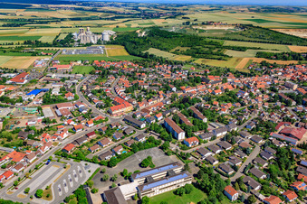 Luftbild von Ortsansicht der Straßen und Häuser der Wohngebiete in Göllheim im Bundesland Rheinland-Pfalz, Deutschland