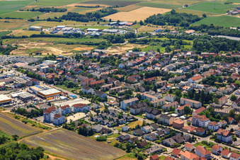 Konrad-Adenauer-Straße in Eisenberg im Bundesland Rheinland-Pfalz, Deutschland