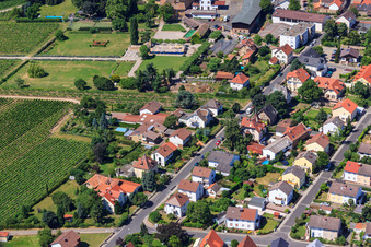 Luftbild von Bahnhofstr in Wachenheim an der Weinstraße im Bundesland Rheinland-Pfalz, Deutschland