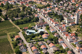 Heilg Kreuz Kirche im Ortsteil Lachen in Neustadt an der Weinstraße im Bundesland Rheinland-Pfalz, Deutschland