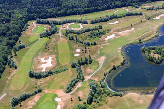 Schrägluftbild von Gelände des Golfplatz Golfanlage Landgut Dreihof in Essingen im Bundesland Rheinland-Pfalz, Deutschland