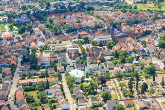 Friedhof und St. Pius in Kandel im Bundesland Rheinland-Pfalz, Deutschland