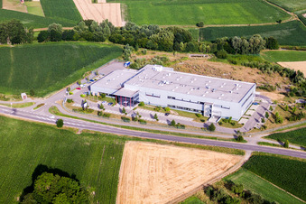 Gebäude und Produktionshallen auf dem Werksgelände ADA Cosmetics International GmbH im Ortsteil Bodersweier in Kehl im Bundesland Baden-Württemberg, Deutschland