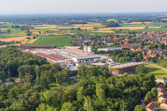 Schrägluftbild von Fa. Weber-Haus im Ortsteil Linx in Rheinau im Bundesland Baden-Württemberg, Deutschland