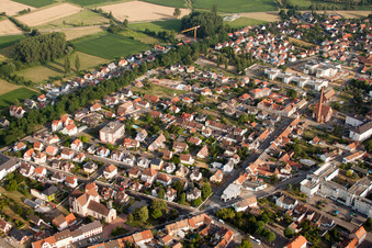 Bischwiller im Bundesland Bas-Rhin, Frankreich aus der Drohnenperspektive