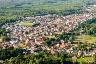 Schrägluftbild von Dorfansicht in Schirrhein im Bundesland Bas-Rhin, Frankreich