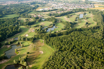 Luftaufnahme von Soufflenheim , Golfclub Soufflenheim Baden-Baden im Bundesland Bas-Rhin, Frankreich