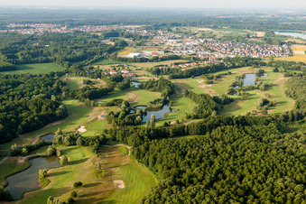 Luftbild von Gelände des Golfplatz Golfclub Soufflenheim Baden-Baden in Soufflenheim in Grand Est im Bundesland Bas-Rhin, Frankreich