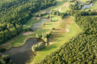 Schrägluftbild von Soufflenheim , Golfclub Soufflenheim Baden-Baden im Bundesland Bas-Rhin, Frankreich
