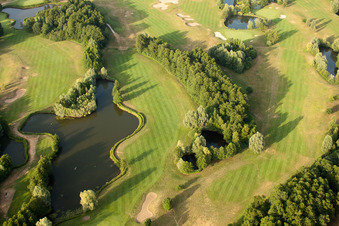 Drohnenbild von Soufflenheim , Golfclub Soufflenheim Baden-Baden im Bundesland Bas-Rhin, Frankreich