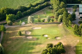 Schrägluftbild von Soufflenheim , Golfclub Soufflenheim Baden-Baden im Bundesland Bas-Rhin, Frankreich
