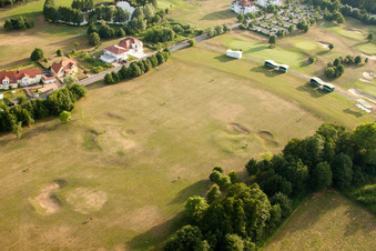 Drohnenbild von Soufflenheim , Golfclub Soufflenheim Baden-Baden im Bundesland Bas-Rhin, Frankreich