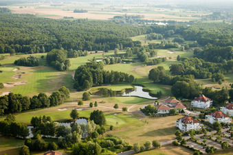 Soufflenheim , Golfclub Soufflenheim Baden-Baden im Bundesland Bas-Rhin, Frankreich von einer Drohne aus